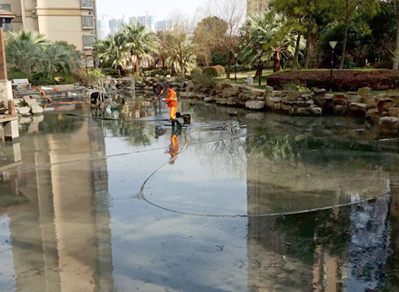 上街景观池淤泥清理