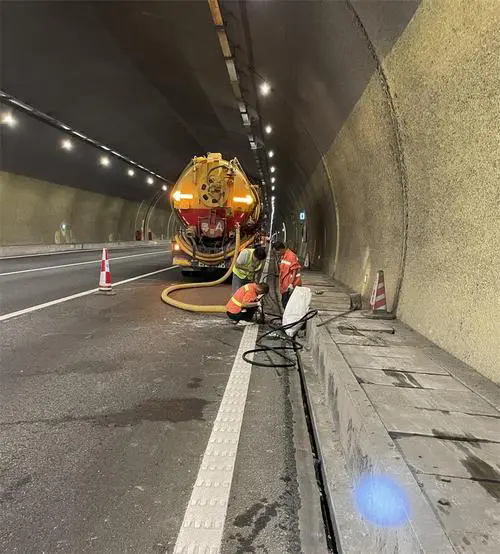 上街隧道排水渠清淤